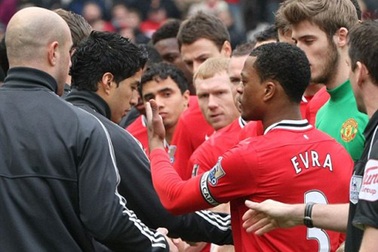 Alex Ferguson gọi Luis Suarez là “nỗi nhục của Liverpool”