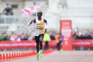 Kipchoge lập kỷ lục mới ở đường chạy Marathon Sub2