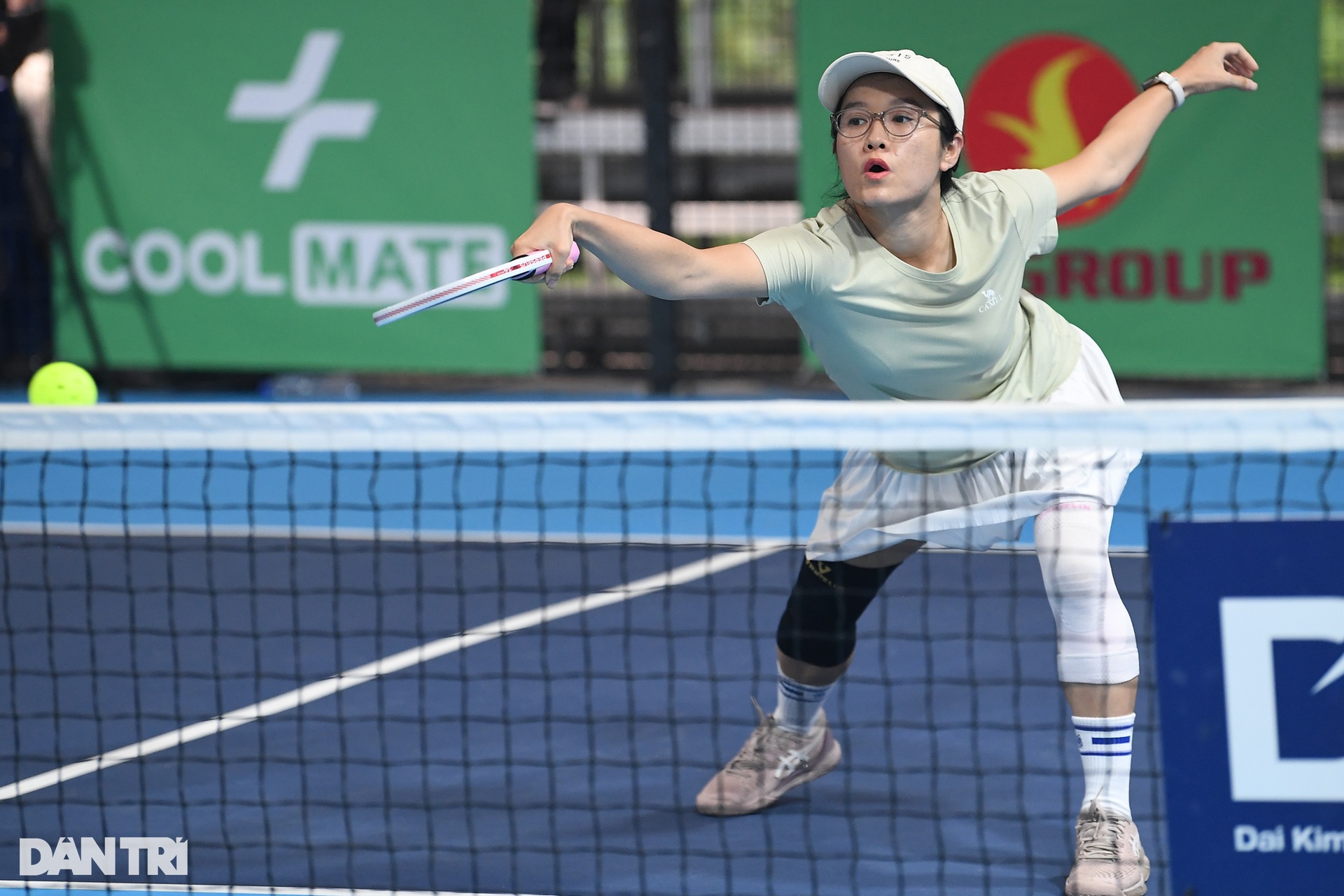 Cảm xúc ăn mừng thăng hoa, đôi công kịch tính trong giải pickleball Dân trí - 3