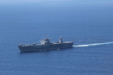 Soái hạm Mỹ chạm trán tàu chiến Trung Quốc trên Biển Đông