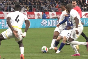 Tuyển thủ Nhật Bản sút gãy chân ngôi sao Ghana