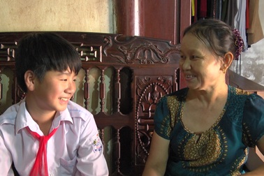 Nam sinh lớp 8 nhặt được tiền trả lại người đánh mất