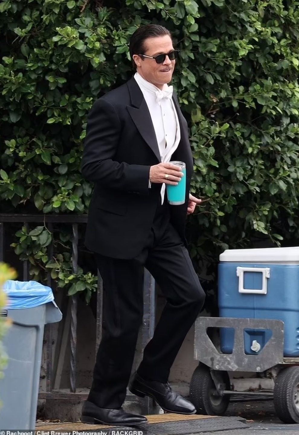 Brad Pitt bảnh bao như chú rể giữa loạt tin Angelina Jolie đang hẹn hò - 3 Brad Pitt bảnh bao như chú rể giữa loạt tin Angelina Jolie đang hẹn hò - 3