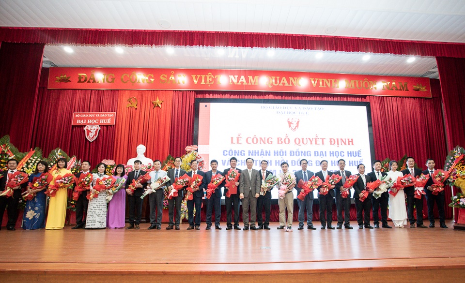 Công bố Chủ tịch Hội đồng Đại học Huế - 2 Công bố Chủ tịch Hội đồng Đại học Huế - 2