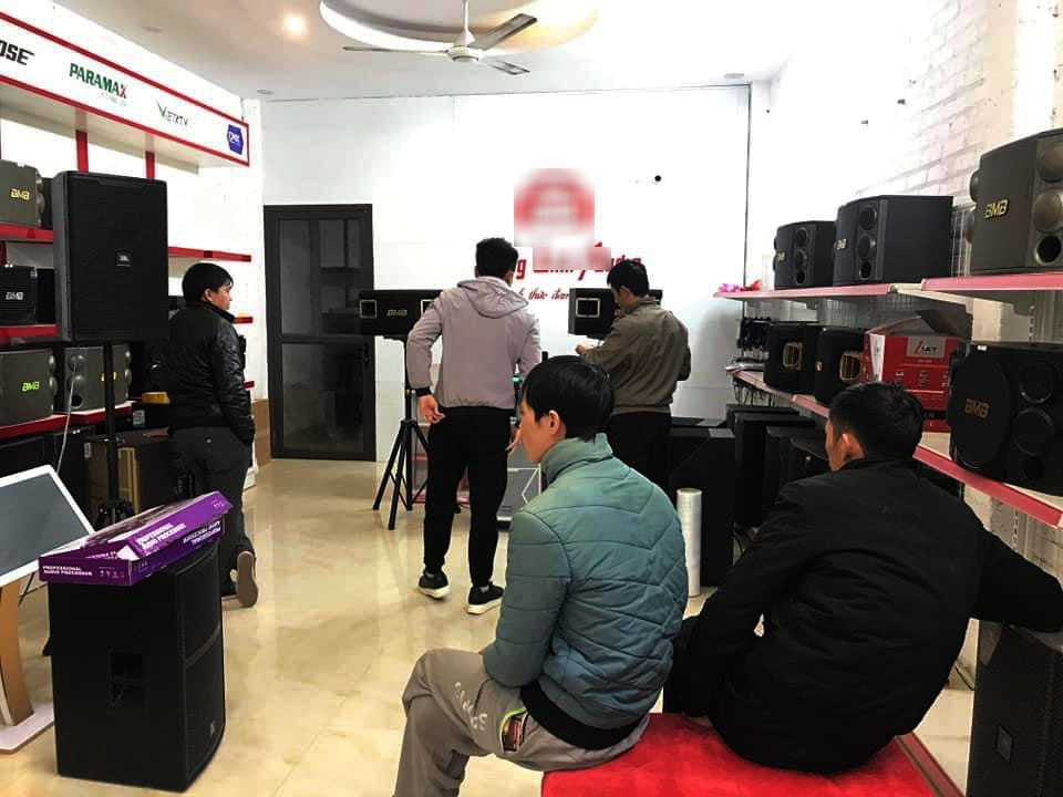 Dân ở nhà tránh dịch, thiết bị karaoke tại gia cháy hàng đầu năm mới - 1 Dân ở nhà tránh dịch, thiết bị karaoke tại gia cháy hàng đầu năm mới - 1