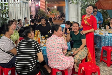 Chủ trọ dành dụm tiền mở tiệc, lì xì Tết cho người thuê nhà