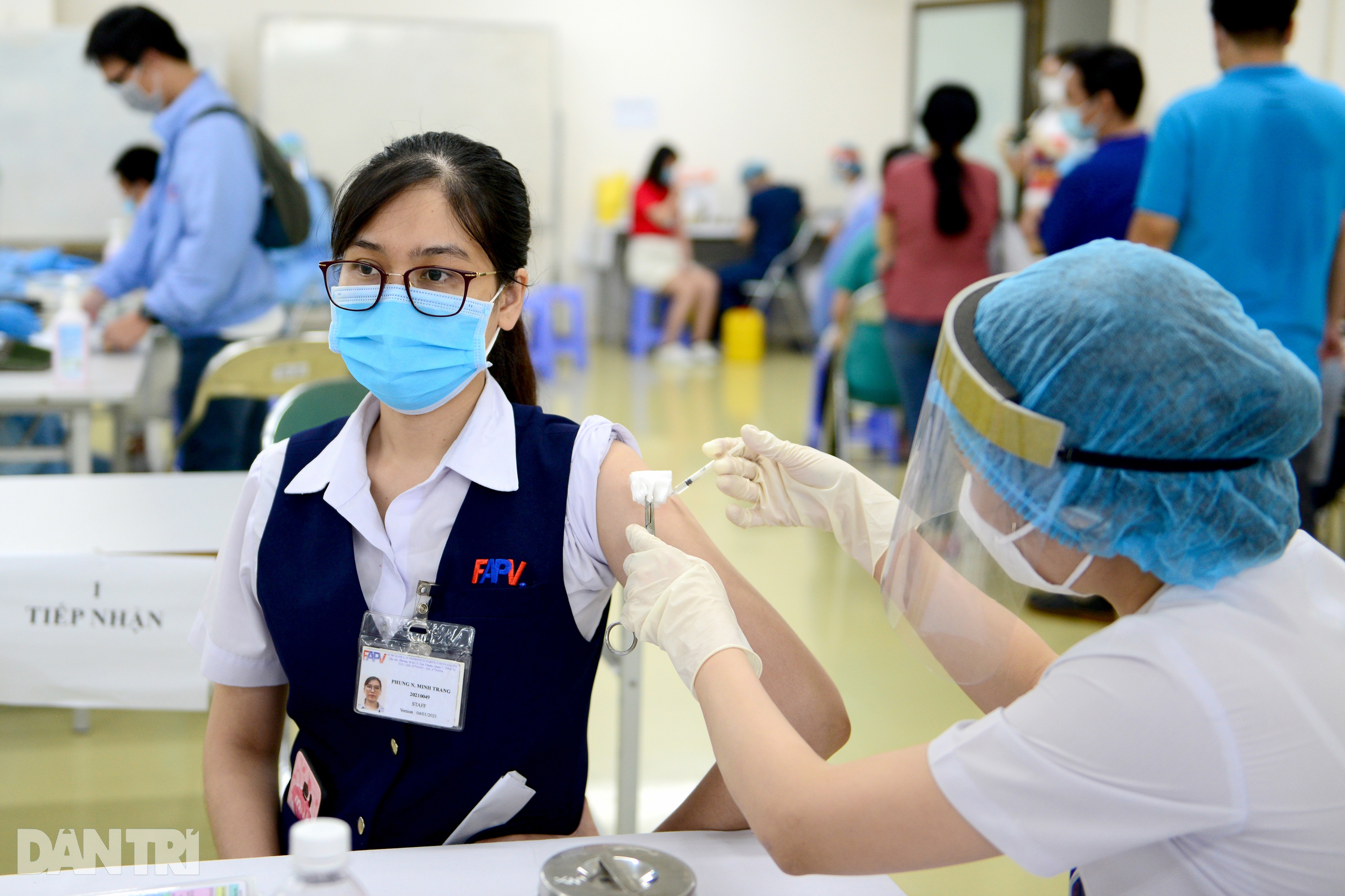 TPHCM tập hợp hàng trăm y, bác sĩ tiêm vắc xin cho 5.000 người lao động - 7