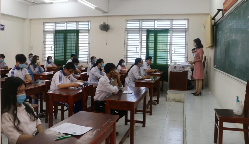 Để quên giấy tờ thi, thí sinh được CSGT dùng xe chuyên dụng chở về nhà lấy - 7 Để quên giấy tờ thi, thí sinh được CSGT dùng xe chuyên dụng chở về nhà lấy - 7