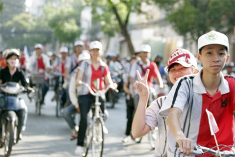 Đông đảo bạn trẻ diễu hành quảng bá “Giờ trái đất” tại TPHCM 