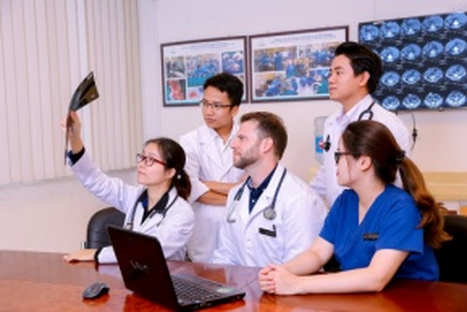 Vào nơi hầu hết bác sĩ được khuyến khích… đi du học - 4 Vào nơi hầu hết bác sĩ được khuyến khích… đi du học - 4