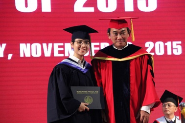 Nữ ca sĩ Vũ Cát Tường nhận bằng tốt nghiệp ĐH loại giỏi