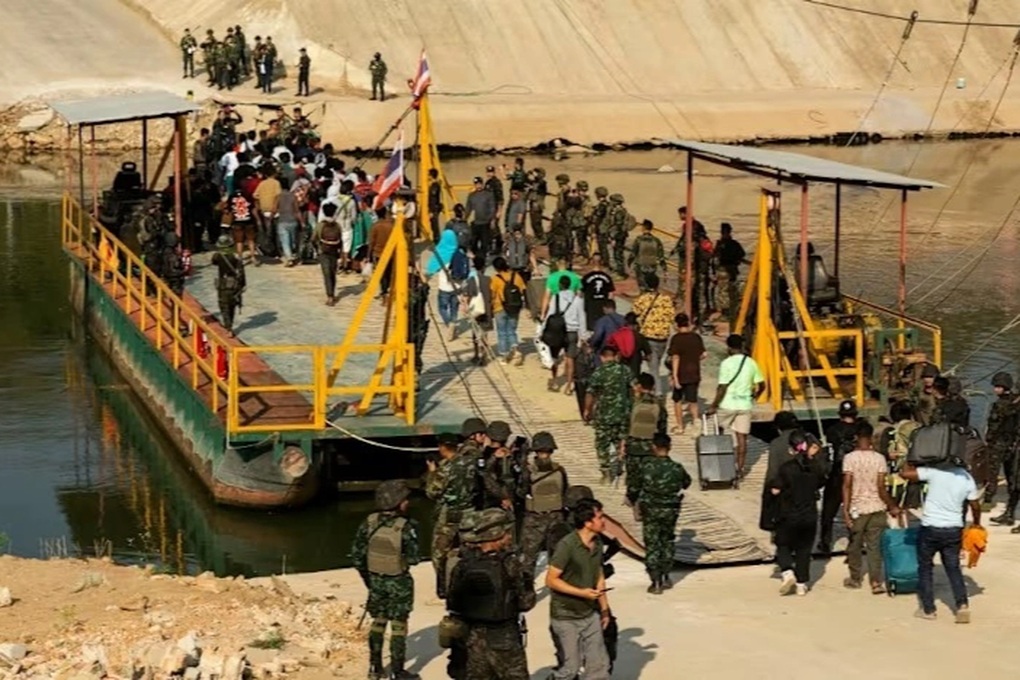 Hơn 600 người trốn khỏi trung tâm lừa đảo ở Myanmar sang Thái Lan - 1