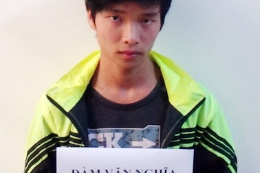 Người phụ nữ nhanh trí giả chết thoát khỏi tên cướp