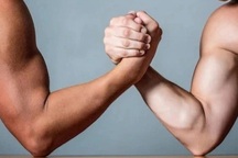 Chơi vật tay, nam thanh niên gãy xương