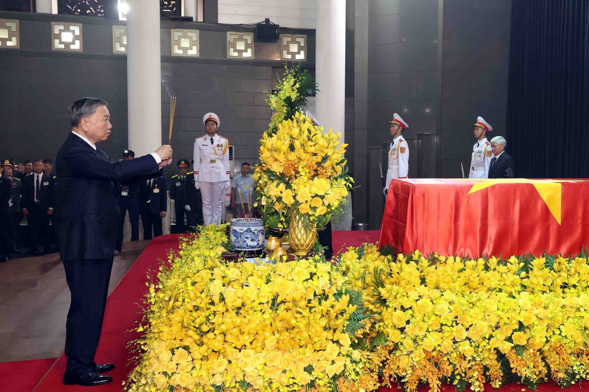 Lãnh đạo Đảng, Nhà nước viếng tang tưởng nhớ Tổng Bí thư Nguyễn Phú Trọng - 10