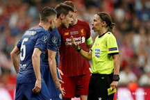 Lần đầu tiên trọng tài nữ sẽ cầm còi ở World Cup