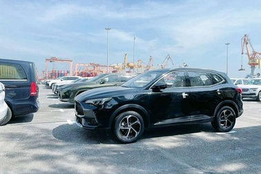 MG HS 2023 cập cảng Việt Nam, sẵn sàng đấu Mazda CX-5