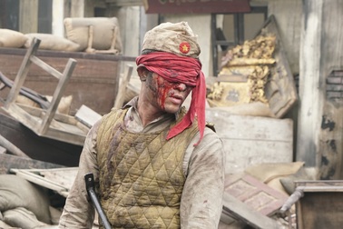 Hậu trường cảnh Doãn Quốc Đam ảnh nhân vật ngã từ trên mái ngói xuống