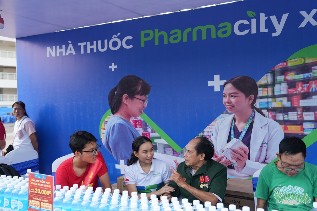Những khoảnh khắc đẹp tại các trạm sức khỏe Pharmacity đồng hành cùng Đại lễ Quốc khánh - 10 Những khoảnh khắc đẹp tại các trạm sức khỏe Pharmacity đồng hành cùng Đại lễ Quốc khánh - 10