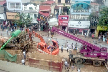 Hà Nội cấm cần cẩu tháp hoạt động ban ngày