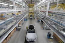 Nhà máy Mercedes phải tạm đóng cửa vì một lý do đặc biệt