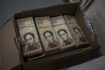 Chính phủ Venezuela cử người “lặn lội” sang Nga để in tiền về cho dân tiêu