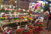 Hoa hồng, sô cô la "đại hạ giá" vẫn ế ẩm trong đêm Valentine