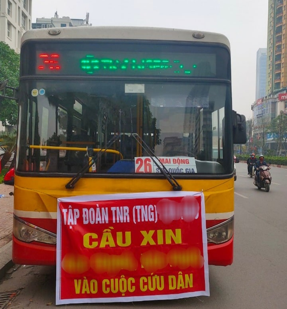 Chiếc xe lạ trong ngày cư dân TNR Stars căng băng rôn đòi quyền lợi - 5 Chiếc xe lạ trong ngày cư dân TNR Stars căng băng rôn đòi quyền lợi - 5