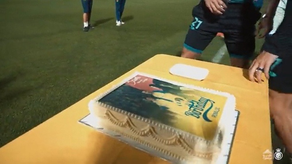Al Nassr tổ chức sinh nhật cho Cristiano Ronaldo ngay trên sân tập - 1 Al Nassr tổ chức sinh nhật cho Cristiano Ronaldo ngay trên sân tập - 1