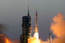 Trung Quốc đưa 2 phi hành gia vào không gian