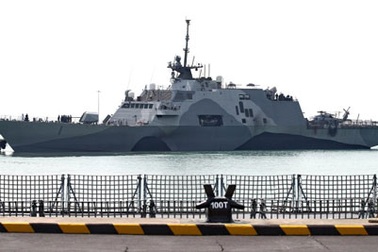 Tàu chiến Mỹ tới Đông Nam Á: Cú huých để “trục xoay”