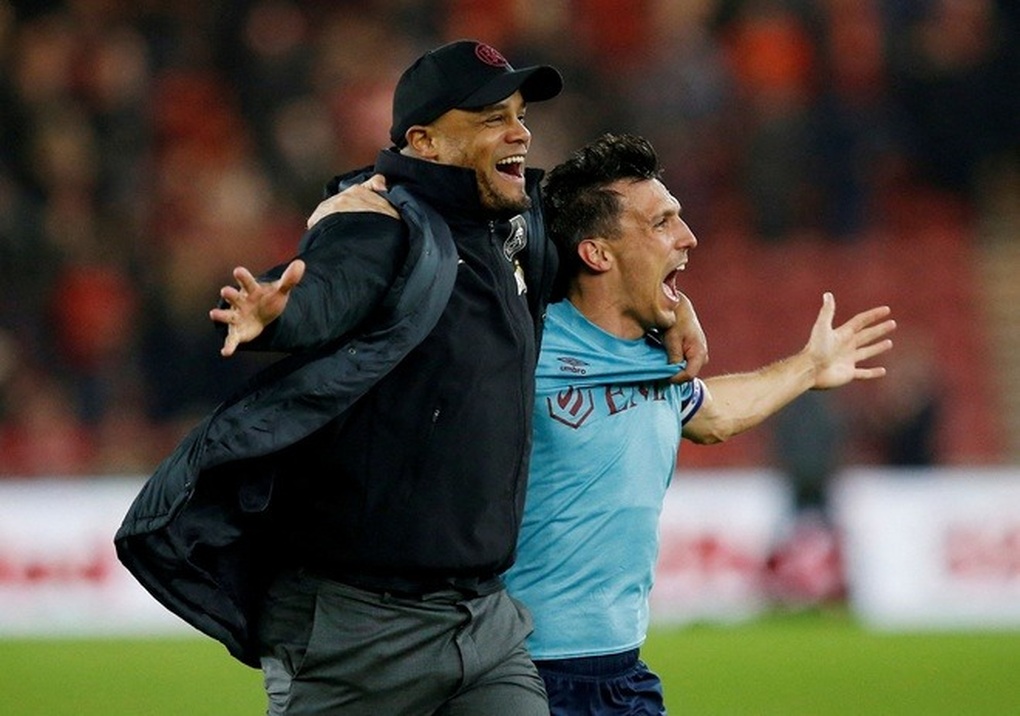 HLV Vincent Kompany chứng minh sự đúng đắn khi chê Ronaldo hết thời - 1 HLV Vincent Kompany chứng minh sự đúng đắn khi chê Ronaldo hết thời - 1