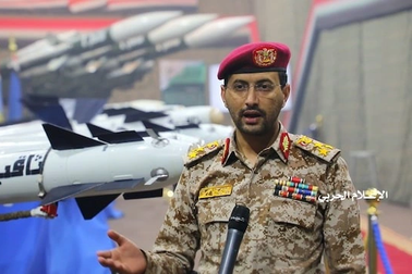 Houthi phóng hỏa lực tấn công hai tàu chiến Mỹ