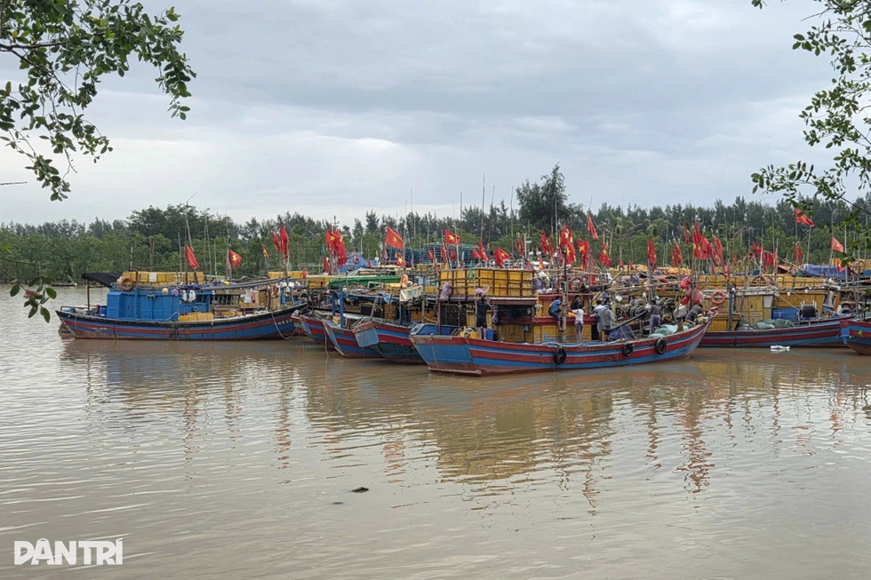 Miền Trung ứng phó bão Bualoi, sẵn sàng di dời hàng chục nghìn người - 1 Miền Trung ứng phó bão Bualoi, sẵn sàng di dời hàng chục nghìn người - 1