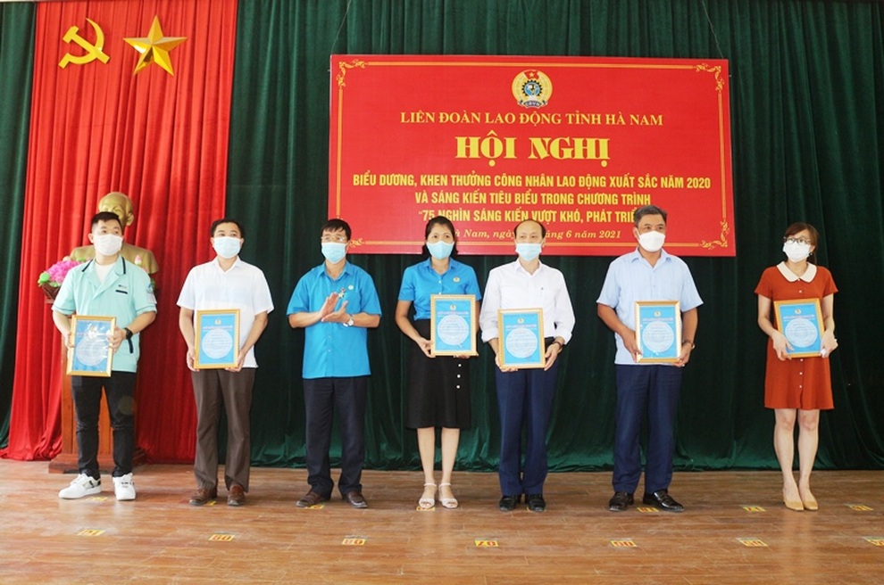 Đóng góp gần 3.500 sáng kiến với tổng giá trị làm lợi hơn 100 tỷ đồng - 1