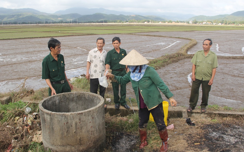 Cựu chiến binh vận động dân gom vỏ thuốc bảo vệ thực vật để bảo vệ môi trường - 3