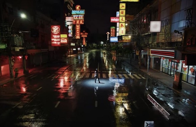 リサは完璧なボディを披露し、MV「Rockstar - 3」の撮影のために通りを丸ごと予約した。 Lisa khoe thân hình điểm 10, bao nguyên một con phố để quay MV Rockstar - 3