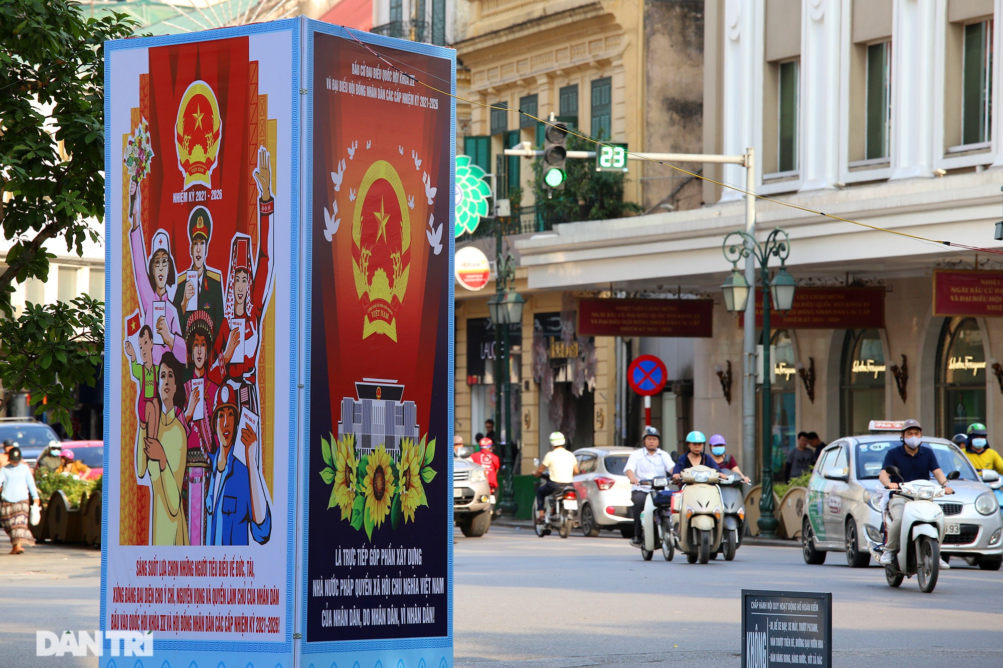 Hà Nội trang trí đường phố chào mừng cuộc bầu cử Đại biểu Quốc hội khóa XV - 14 Hà Nội trang trí đường phố chào mừng cuộc bầu cử Đại biểu Quốc hội khóa XV - 14