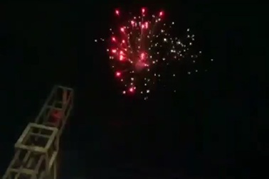 Triệu tập 2 thanh niên bắn pháo hoa mừng khai trương ảnh viện áo cưới