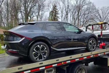 Cứ khoảng 3 tháng, chiếc xe điện này lại phải thay ắc-quy một lần dù đi ít