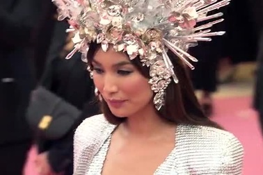 Nữ diễn viên Gemma Chan luôn bình tĩnh trước ống kính