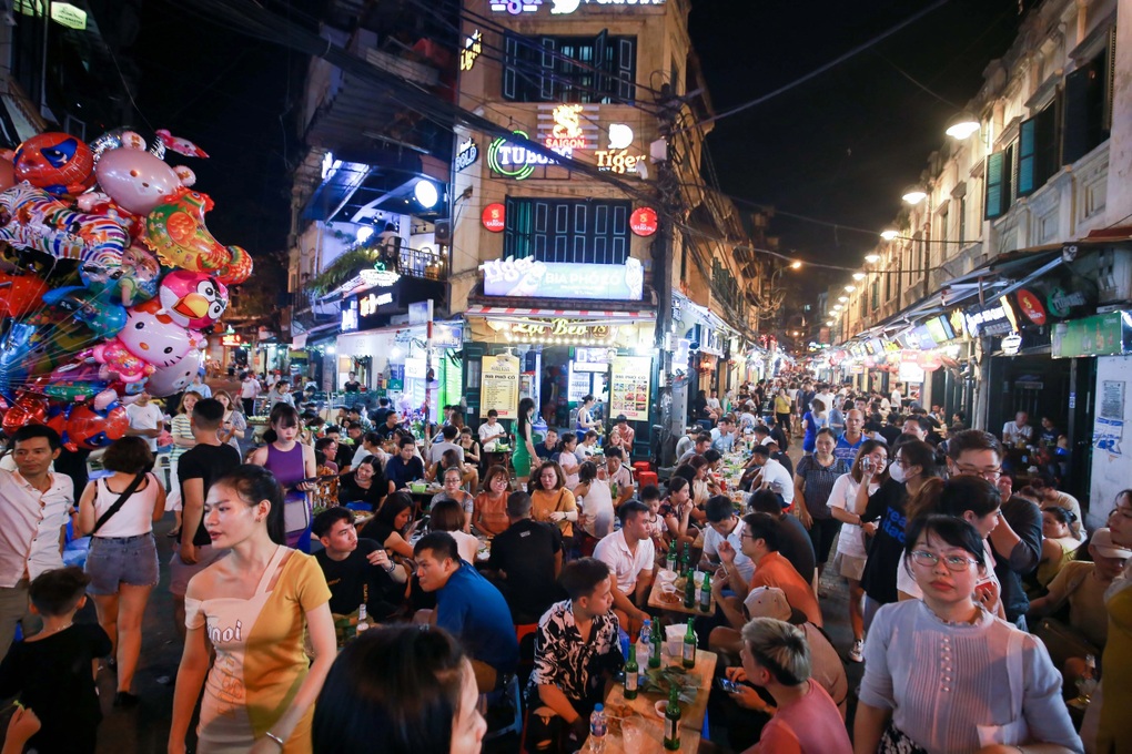 Khách nội địa đang chững lại, rời bỏ sân nhà đi du lịch nước ngoài - 1 Khách nội địa đang chững lại, rời bỏ sân nhà đi du lịch nước ngoài - 1