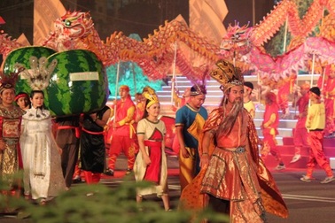 Lễ hội đường phố náo nhiệt miền đất võ Bình Định