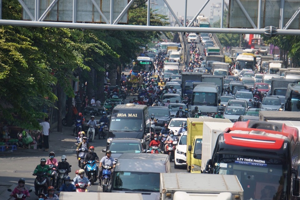 Gần 4 triệu lượt khách qua Tân Sơn Nhất dịp Tết, giao thông bắt đầu căng thẳng - 6 Gần 4 triệu lượt khách qua Tân Sơn Nhất dịp Tết, giao thông bắt đầu căng thẳng - 6