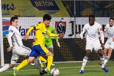 Công Phượng tiếp tục bị “cho ra rìa” ở Sint Truidense