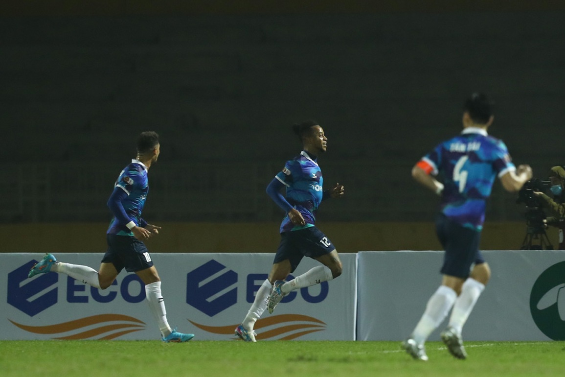 SL Nghệ An thua đau Bình Định, Tiến Linh giúp Bình Dương giành 3 điểm - 2