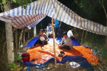 Long An: Khởi tố 5 đối tượng đánh bạc khi đang giãn cách