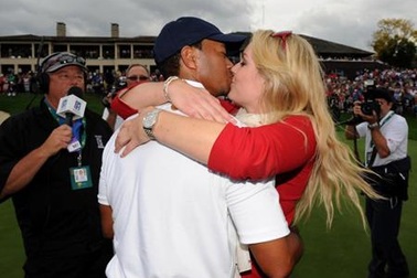 Tiger Woods lao đao vì lộ ảnh khỏa thân