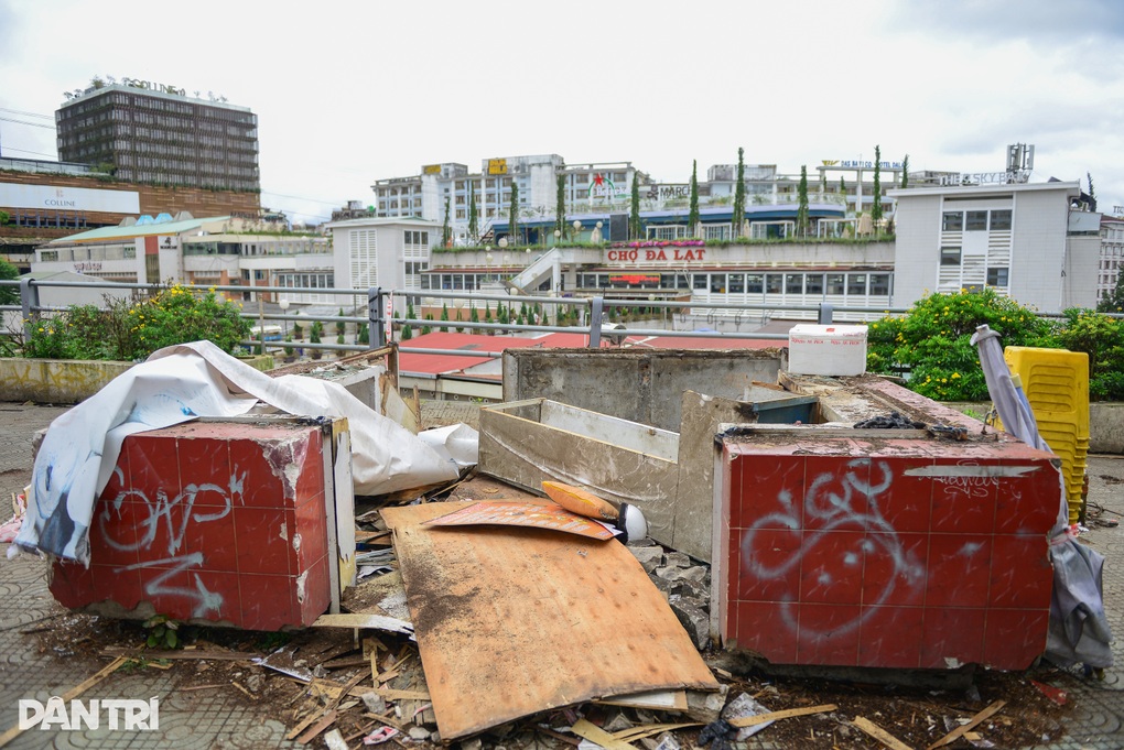Tháo dỡ 7 ki-ốt ở vị trí “vàng” gần chợ Đà Lạt - 1