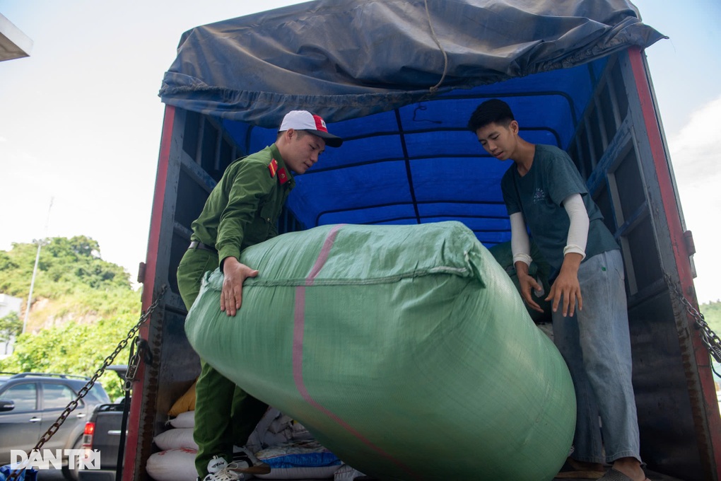 Báo Dân trí kịp thời hỗ trợ người dân Làng Nủ và huyện Bảo Yên - 3 Báo Dân trí kịp thời hỗ trợ người dân Làng Nủ và huyện Bảo Yên - 3
